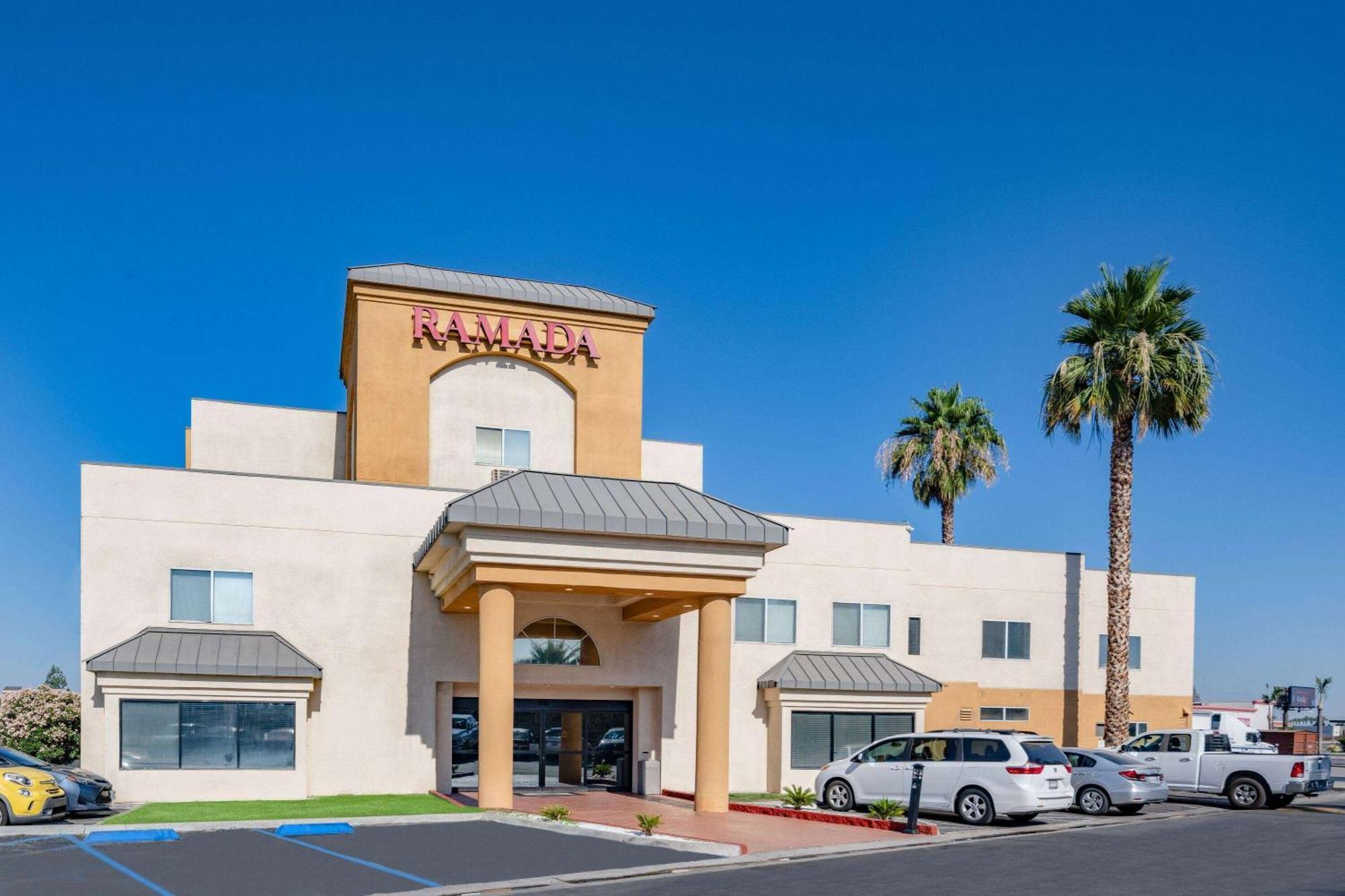 מלון Ramada By Wyndham בייקרספילד מראה חיצוני תמונה