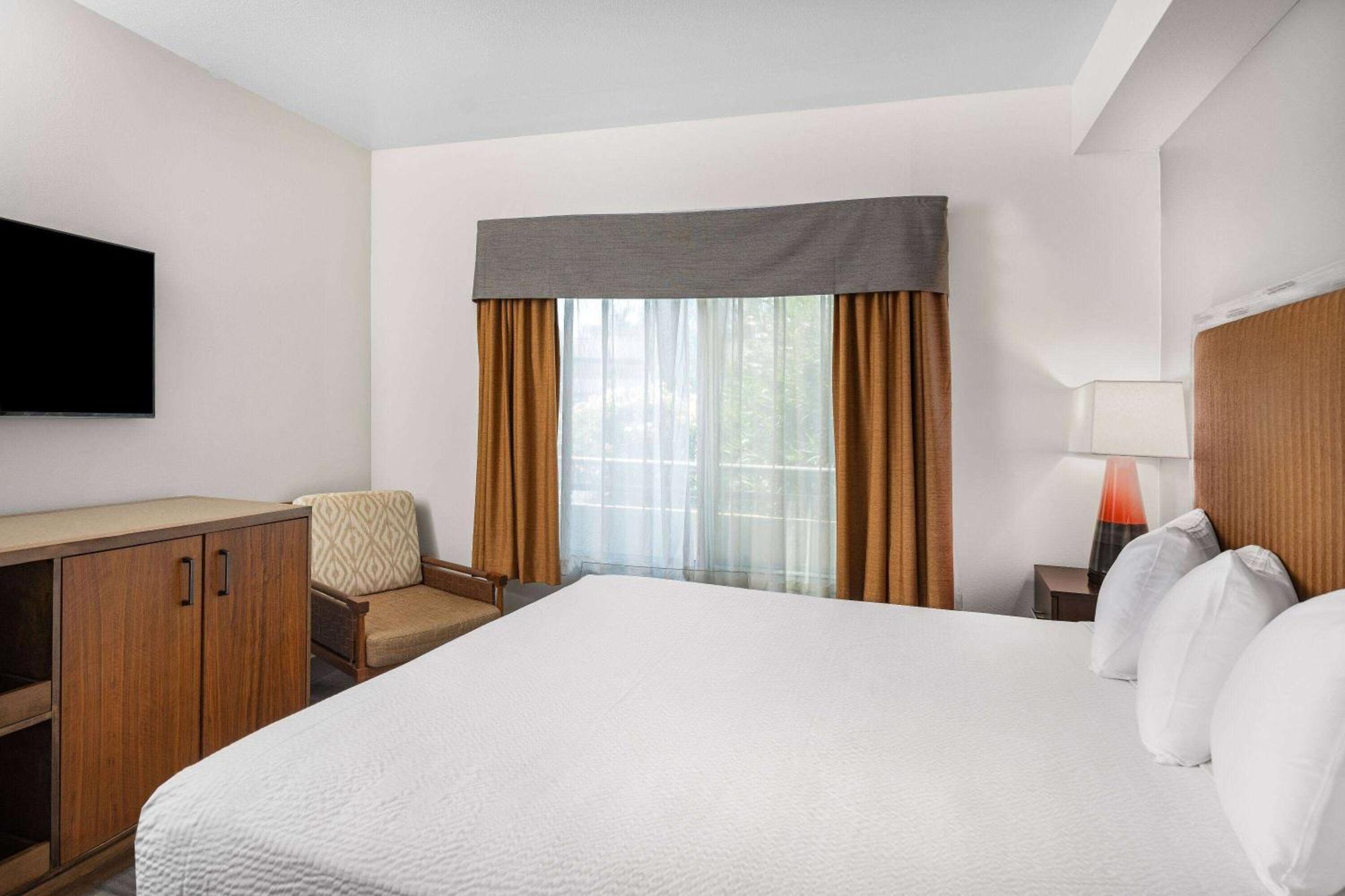 מלון Ramada By Wyndham בייקרספילד מראה חיצוני תמונה
