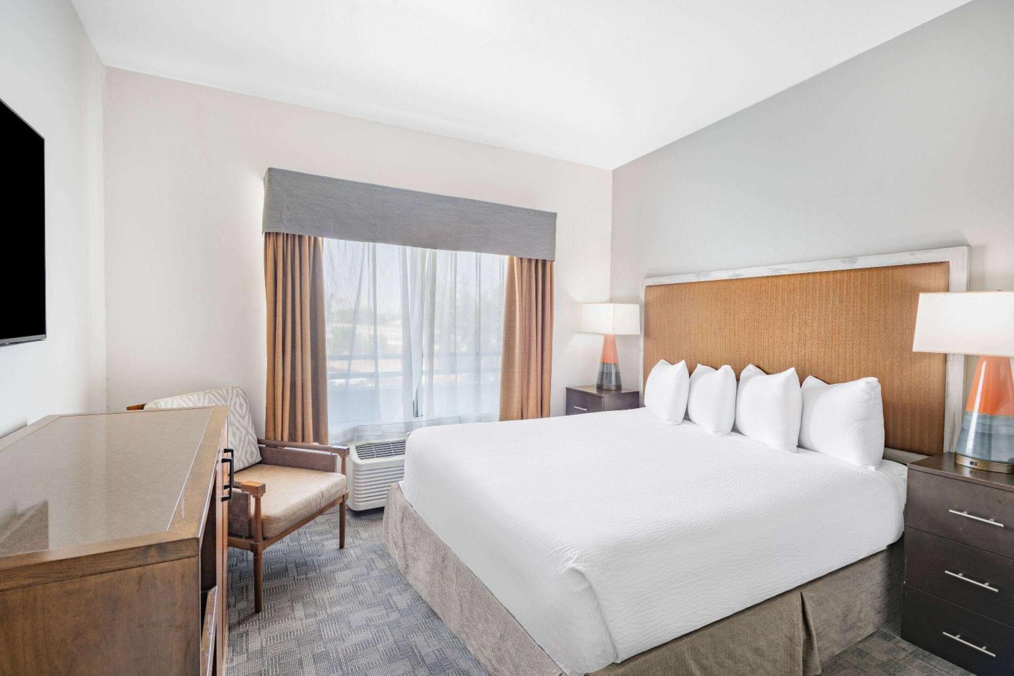 מלון Ramada By Wyndham בייקרספילד מראה חיצוני תמונה