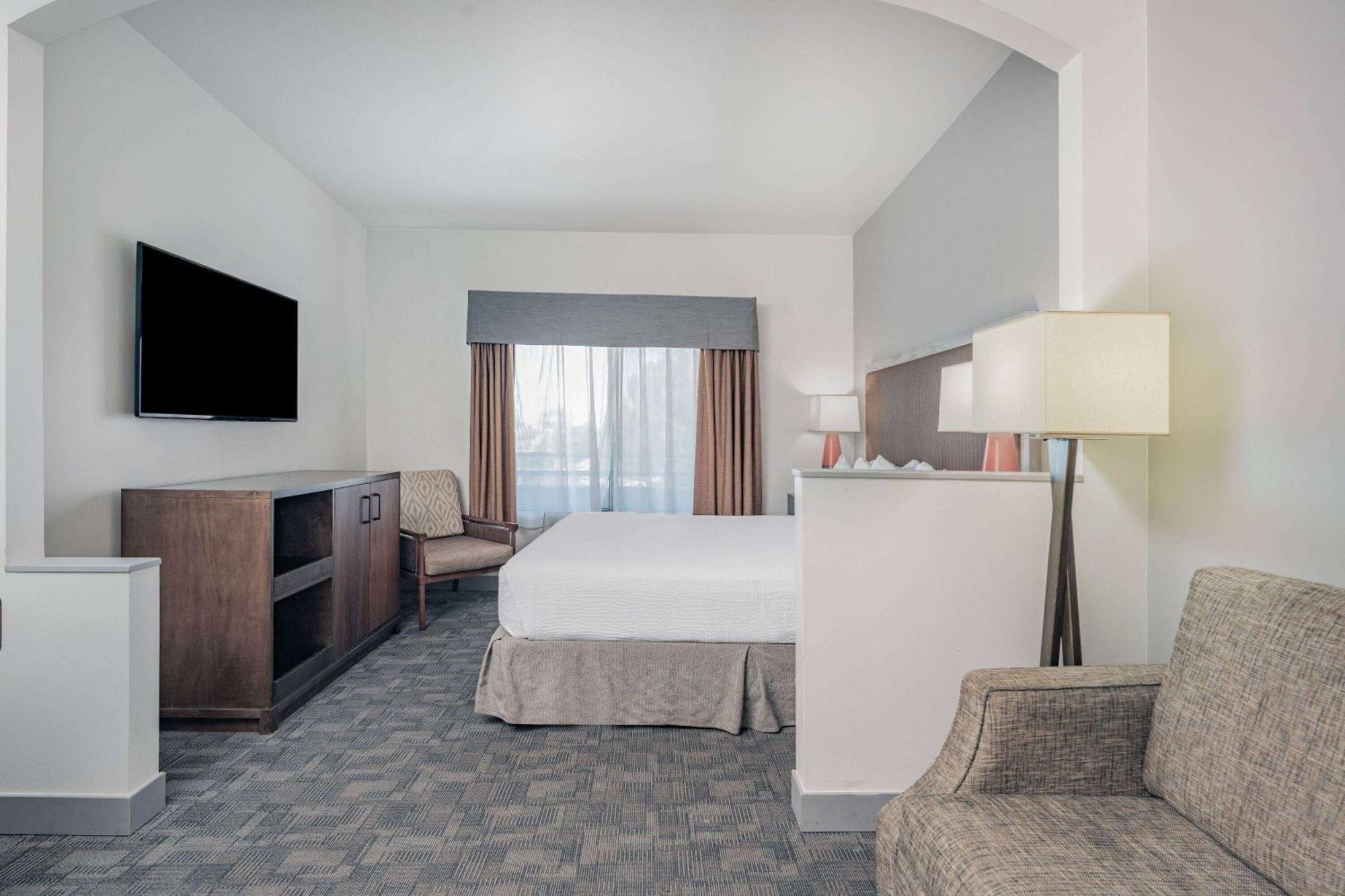 מלון Ramada By Wyndham בייקרספילד מראה חיצוני תמונה