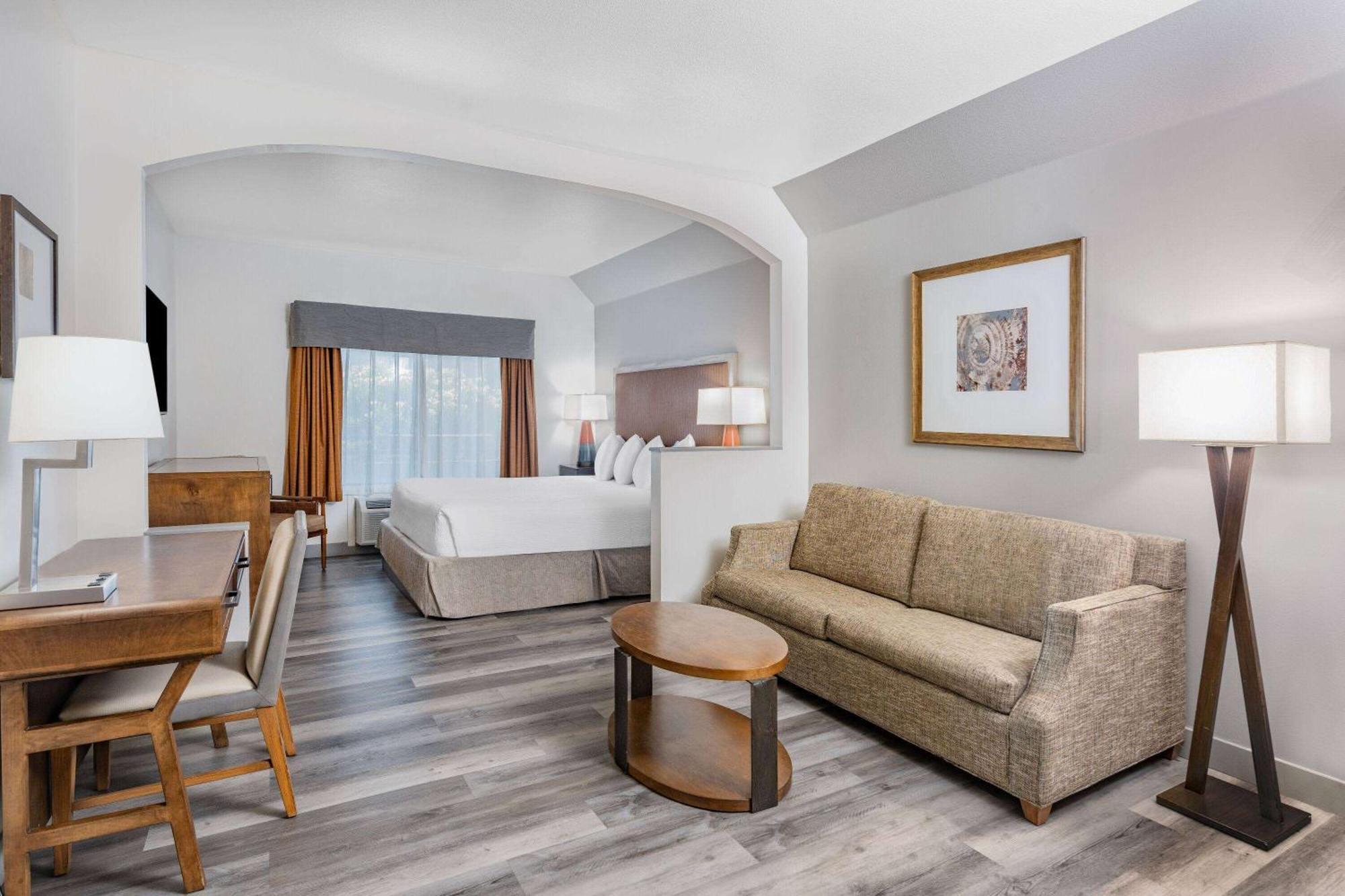 מלון Ramada By Wyndham בייקרספילד מראה חיצוני תמונה